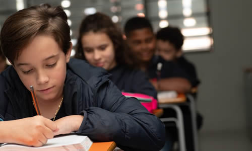 O Impacto da Educação Bilíngue na Empregabilidade e no Futuro dos Alunos